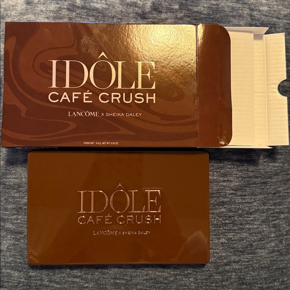 LANCÔME IDÔLE CAFÉ CRUSH EYESHADOW PALETTE
Versatile & Rich Neutrals - Picture 8 of 9
